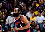 星空体育官网下载入口-凯尔特人压哨绝杀哈登，全场沸腾！经典一战再现传奇