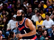 星空体育官网下载入口-凯尔特人压哨绝杀哈登，全场沸腾！经典一战再现传奇