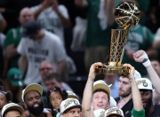 星空体育官网下载入口-电竞国家队刷新世界纪录，塔图姆教练激动落泪